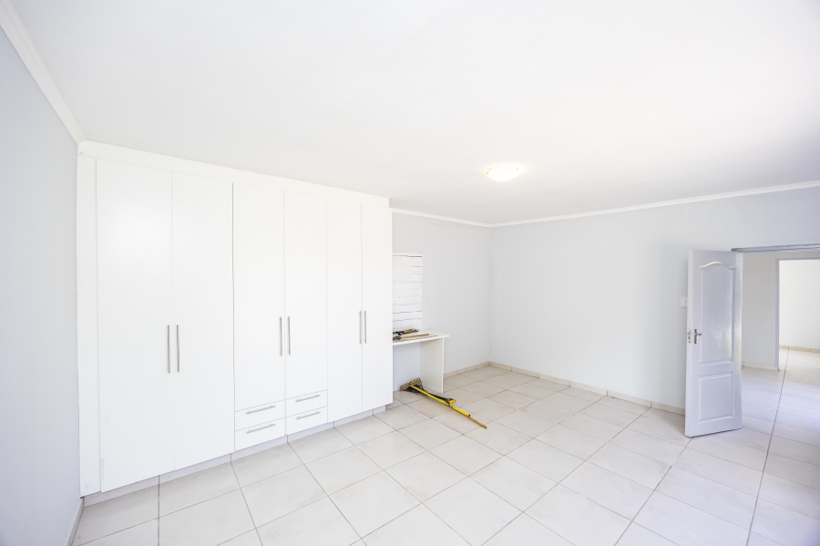 5 Bedroom Property for Sale in Sunnyridge Eastern Cape